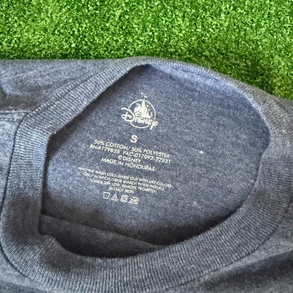 Walt Disney World Magic Kingdom Castle Short Sleeve Crew Neck T-Shirt Size S - Picture 8 of 13